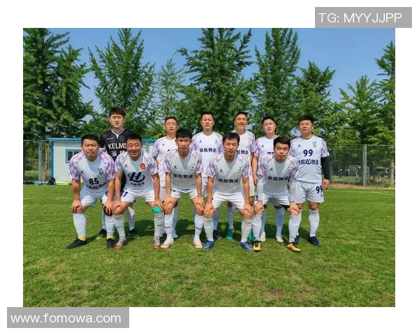 足球明星时尚穿搭解析如何在球场外展现个人魅力与风格 足球明星时尚穿搭解析如何在球场外展现个人魅力与风格