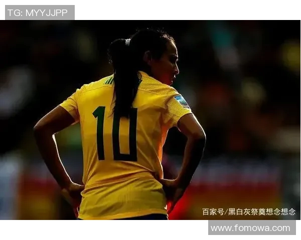 个性发型与足球明星女生的完美结合展现独特魅力与风格 个性发型与足球明星女生的完美结合展现独特魅力与风格