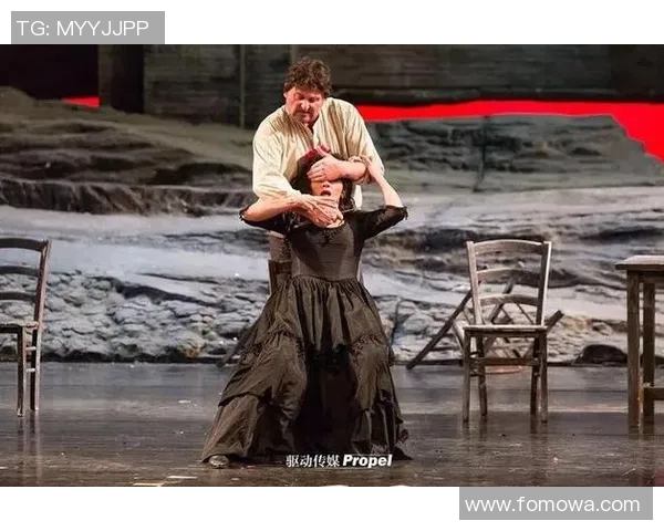 在足球明星的光辉舞台上倾诉爱意的浪漫瞬间 在足球明星的光辉舞台上倾诉爱意的浪漫瞬间